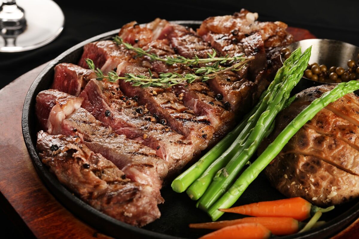 Ribeye grillé au feu de bois
